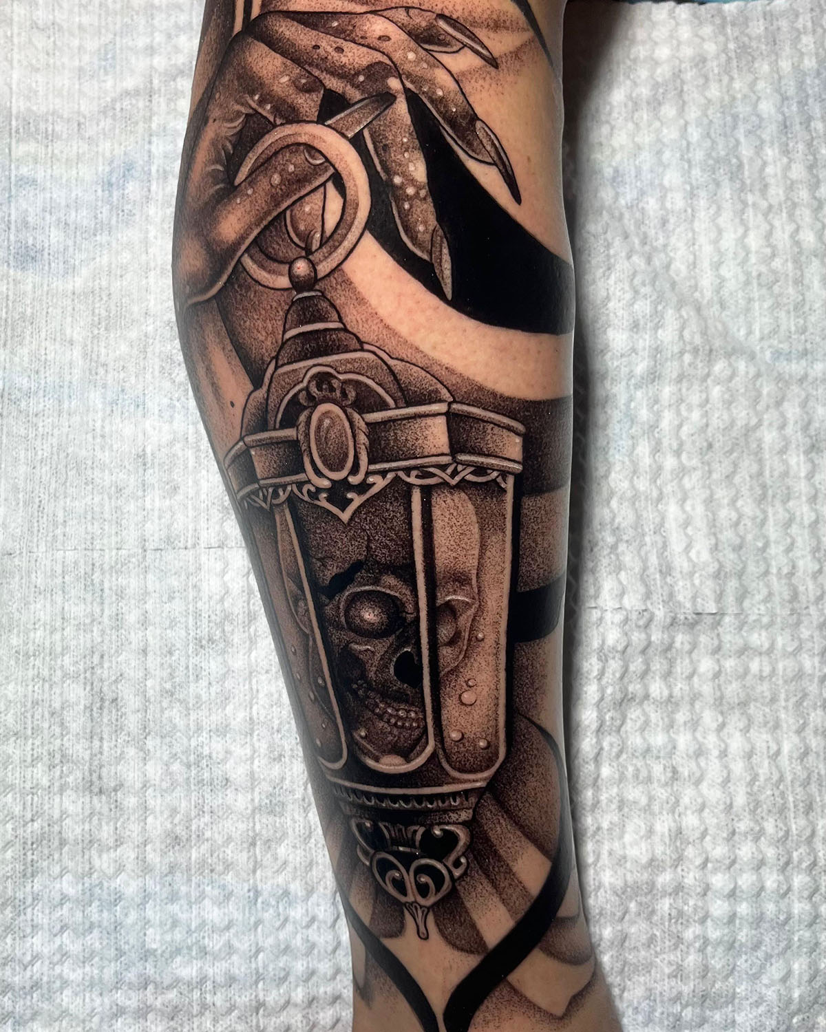Tatuaje blackwork por Cintia Tattoo