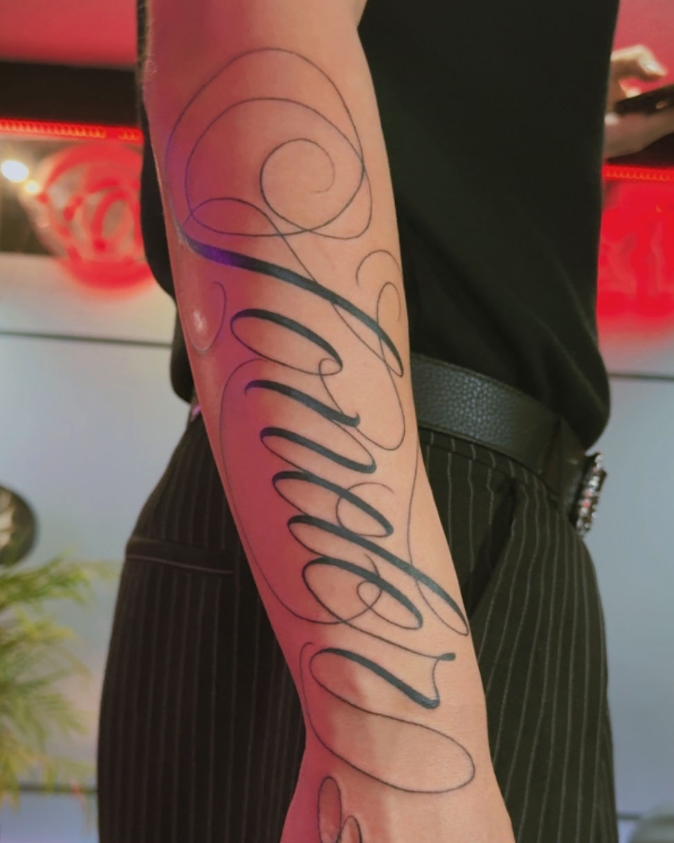 Tatuaje lettering por Cintia Tattoo