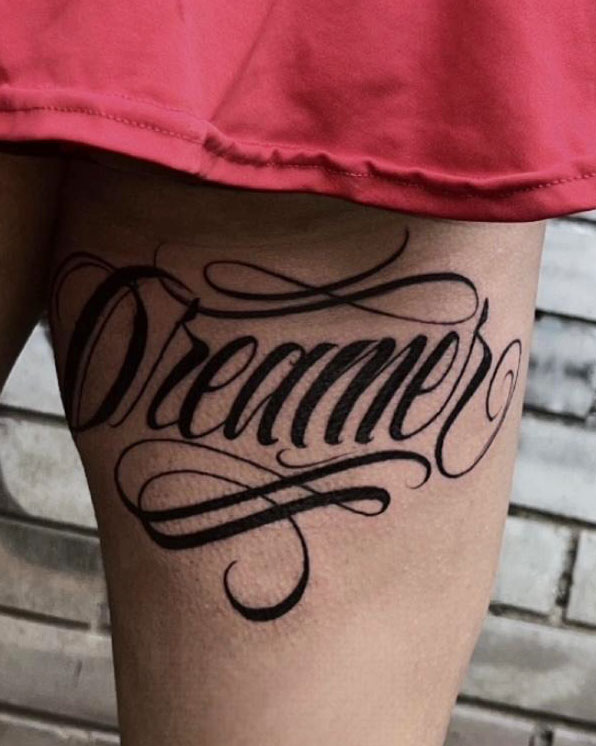Tatuaje lettering por Cintia Tattoo