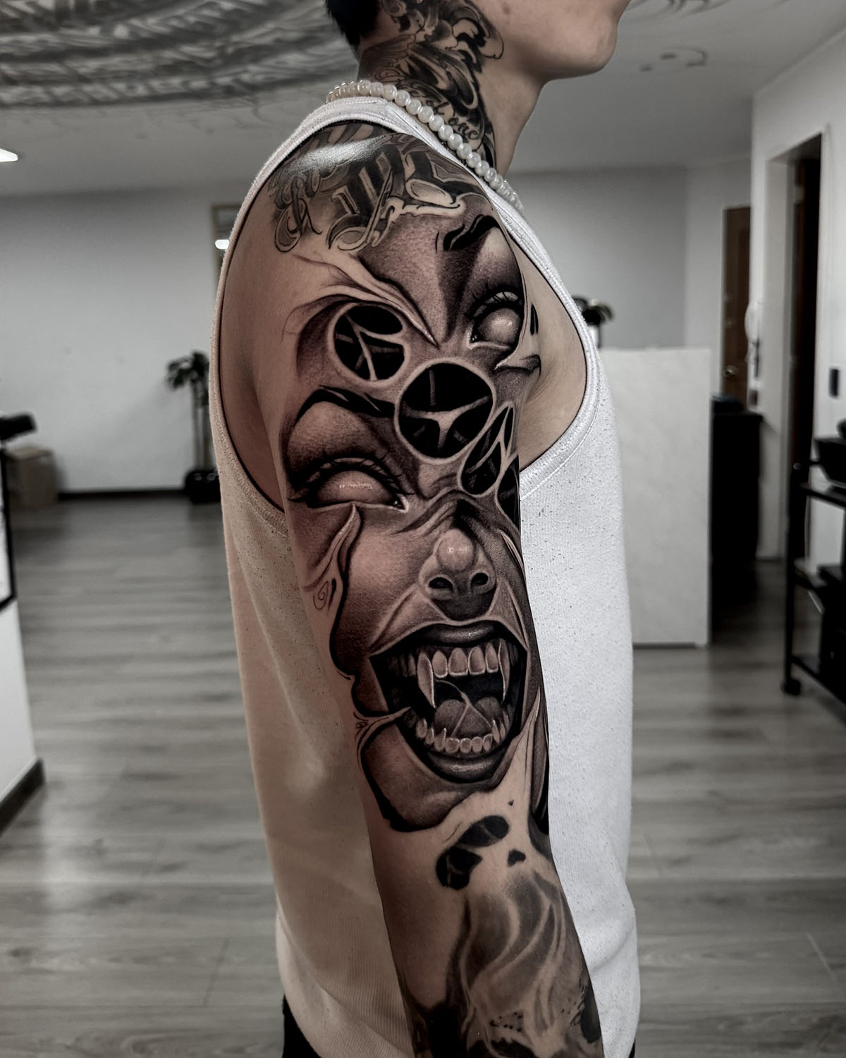 Tatuaje sombras / black & grey por Cintia Tattoo