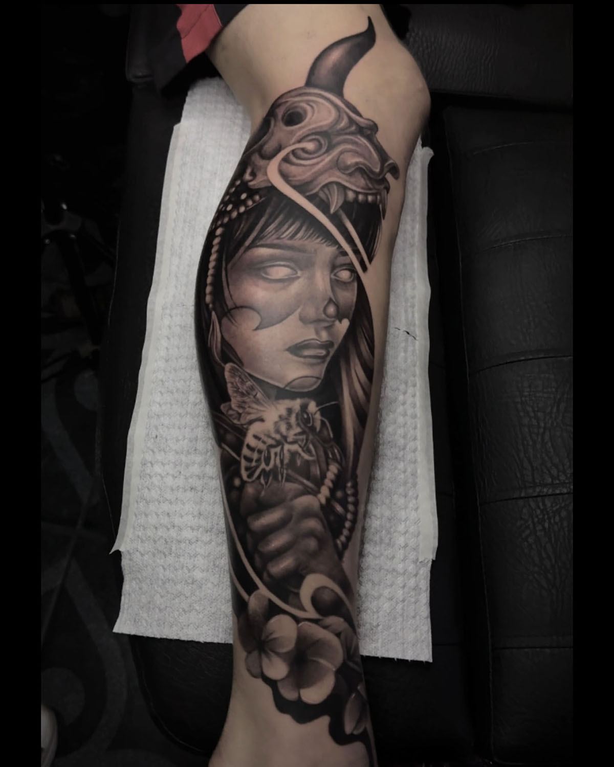 Tatuaje sombras / black & grey por Cintia Tattoo